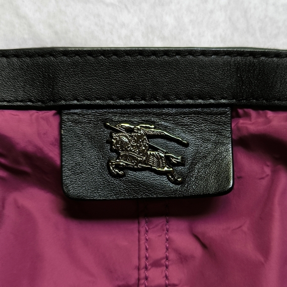 Burberry Buckleigh nylon tote bag with leather trim in dark red - Picture 2 of 15